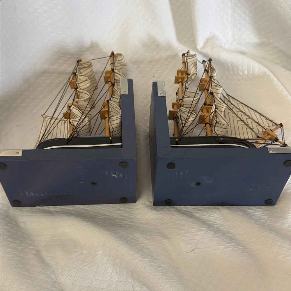 Vintage Nautical Wooden Sailing Ship Bookends set of 2, Navy blue, Like New! - Picture 5 of 9